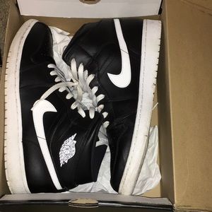 Air Jordan 1 Mid